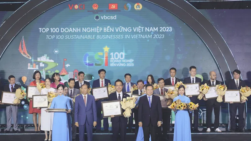 Acecook Việt Nam được trao chứng nhận Top 100 Doanh nghiệp bền vững 2023