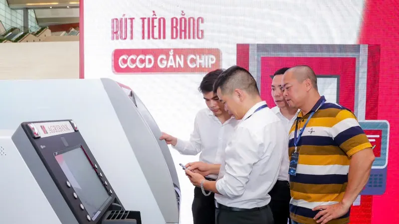 Agribank là một trong những ngân hàng đầu tiên triển khai hệ thống ATM có khả năng giao dịch rút tiền bằng CCCD