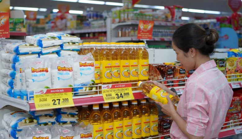 Hệ thống bán lẻ SATRA thực hiện bình ổn giá các mặt hàng thiết yếu nhằm chia sẻ gánh nặng chi tiêu với người dân