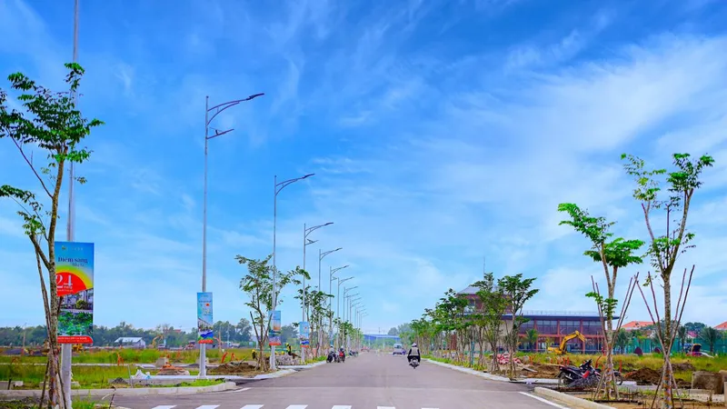 Các tuyến đường nội khu đều đã phủ nhựa, lát đá vỉa hè, trồng cây xanh