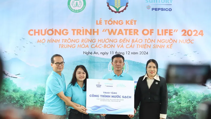 Suntory PepsiCo Việt Nam đã trao tặng máy lọc nước cho Phòng Giáo dục & Đào tạo huyện Kỳ Sơn, tỉnh Nghệ An