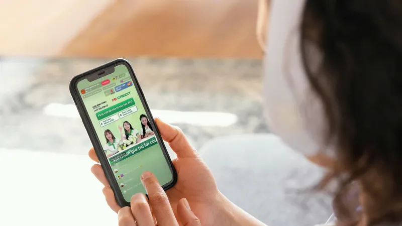 Quý khách theo dõi fanpage Facebook của FE CREDIT để cập nhật lịch các phiên livestream