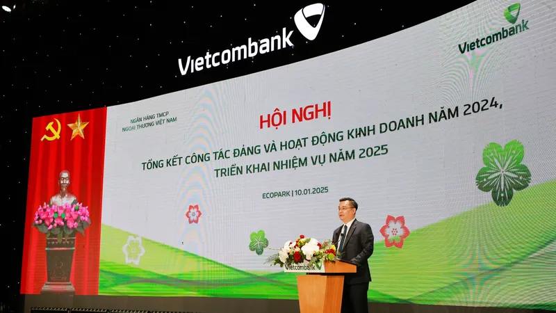 Ông Nguyễn Thanh Tùng, Ủy viên BCH Đảng bộ Khối DNTW, Bí thư Đảng ủy, Chủ tịch HĐQT Vietcombank phát biểu khai mạc hội nghị