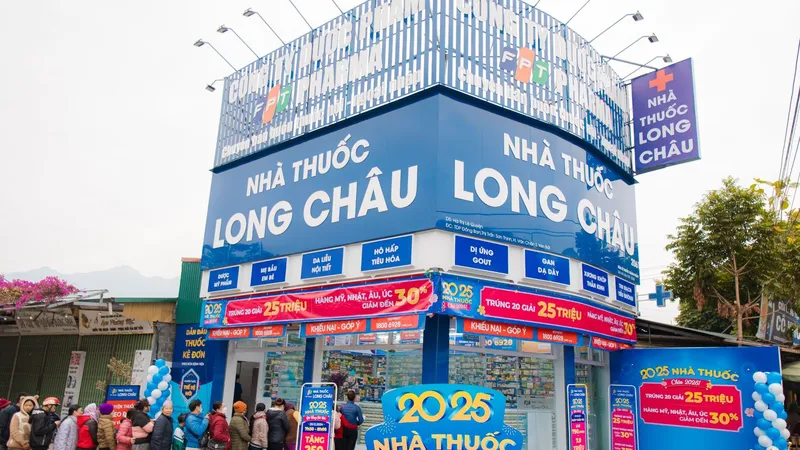 Tết này, FPT Long Châu gửi trao ngàn món quà hiếu thảo đến gia đình Việt