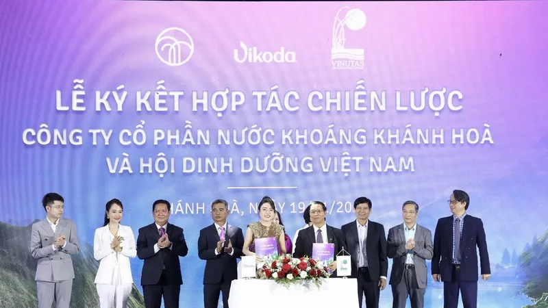  Đại diện Vikoda và Hội dinh dưỡng Việt Nam ký kết hợp tác chiến lược toàn diện