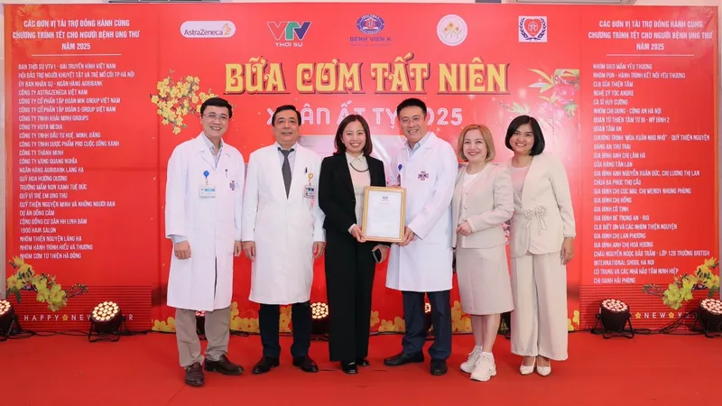 AstraZeneca và Quỹ Ngày Mai Tươi Sáng mang Tết yêu thương đến bệnh nhân ung thư