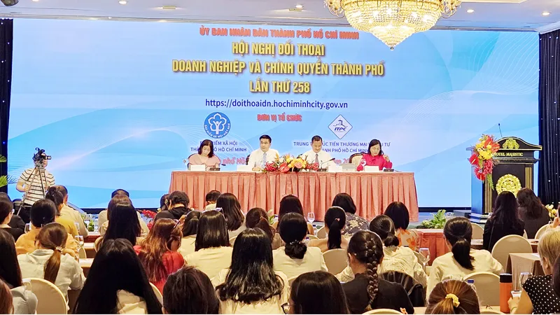 Lãnh đạo BHXH TPHCM đối thoại với doanh nghiệp