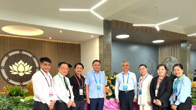 Ông Phạm Huy Bình, Chủ tịch Saigontourist Group cùng đại diện các đơn vị tham gia phục vụ tại Đại lễ Vesak 2025