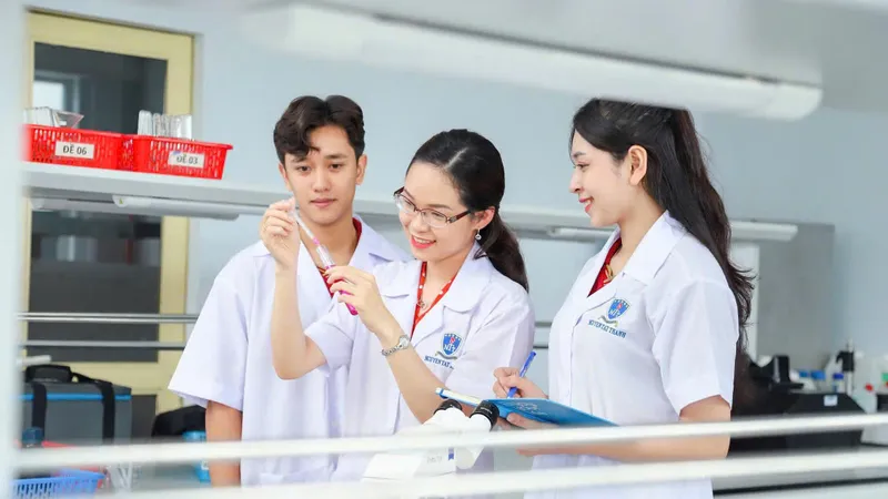 Trường ĐH Nguyễn Tất Thành công bố điểm sàn các ngành khối Sức khỏe