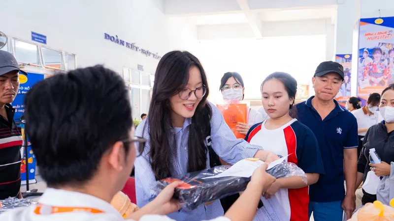 Điểm chuẩn vào HUFLIT từ 15-17 điểm