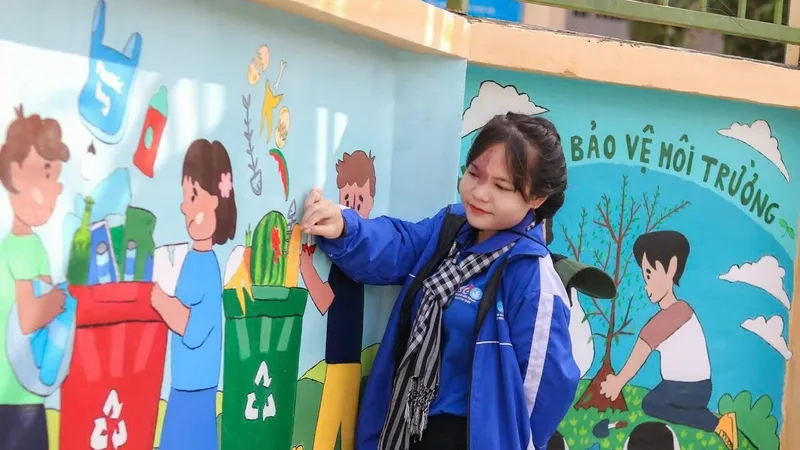 Xúc động câu chuyện thủ khoa IUH: Học thay phần của chị, sống xứng đáng với cha mẹ