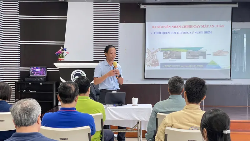 Buổi tập huấn do cán bộ Trung tâm Kiểm định Kỹ thuật an toàn khu vực II trực tiếp hướng dẫn