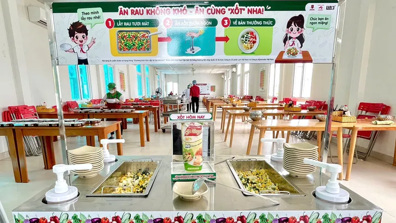 Học sinh thêm lựa chọn rau củ yêu thích với mô hình buffet rau củ