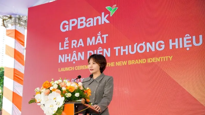 Bà Phạm Thị Nhung, Chủ tịch HĐTV Ngân hàng TM TNHH MTV Kỷ Nguyên Thịnh Vượng phát biểu tại sự kiện