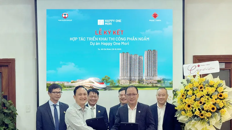 Lễ ký kết đánh dấu cột mốc quan trọng trong tiến trình thi công dự án Happy One Mori