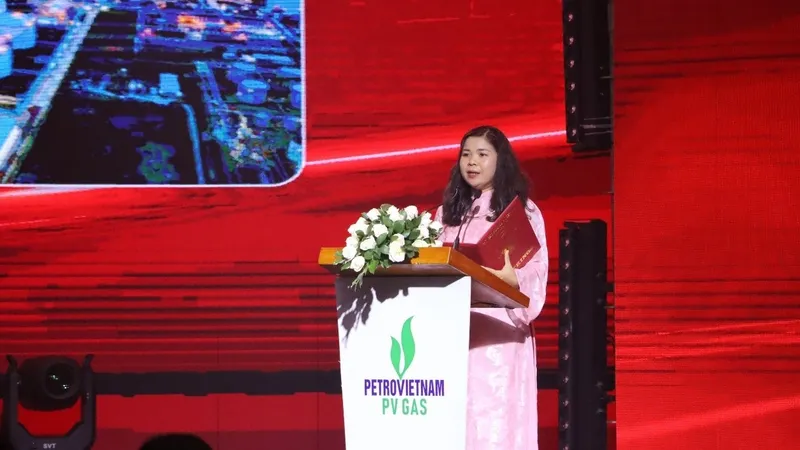 Bà Nguyễn Thị Quỳnh Ngọc, Tổng thư ký VietKings, Phó Viện trưởng Viện Kỷ lục Việt Nam đại diện công bố Quyết định xác lập Kỷ lục Việt Nam