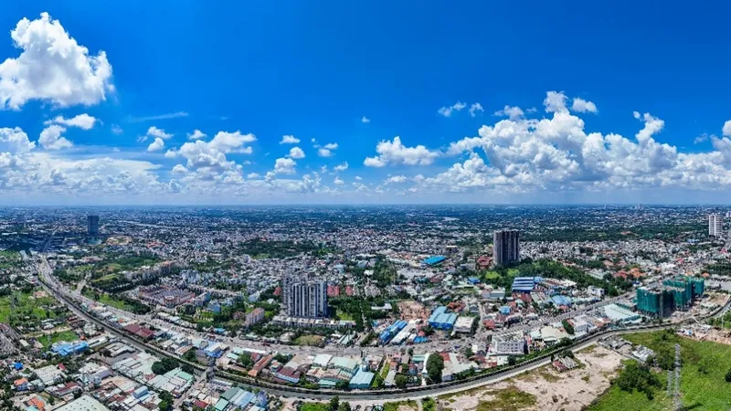 Quốc lộ 13 đóng vai trò là tuyến vận tải liên vùng sau khi mở rộng