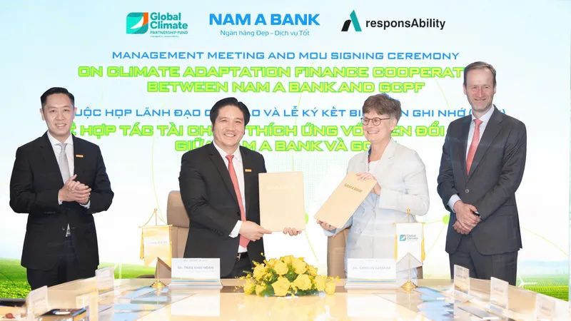 Ông Trần Khải Hoàn, Thành viên HĐQT kiêm Quyền Tổng giám đốc Nam A Bank và Bà Carolin Gassner, Chủ tịch HĐQT GCPF ký kết Biên bản ghi nhớ hợp tác