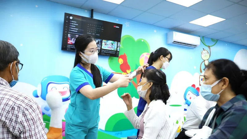 Người cao tuổi, người có bệnh lý nền, trẻ em… là “mồi ngon” của virus cúm A, nhất trong thời điểm dịch cúm diễn biến bất thường