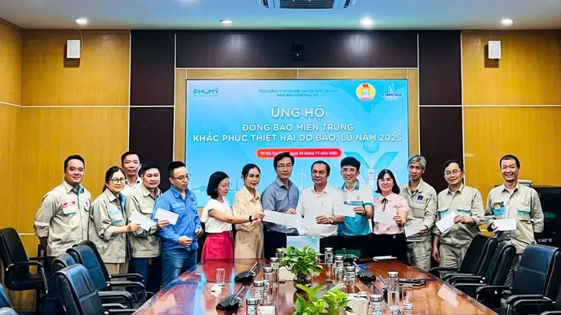 Công đoàn, Đoàn Thanh niên Nhà máy Đạm Phú Mỹ đóng góp ủng hộ các khu vực bị ảnh hưởng nặng nề