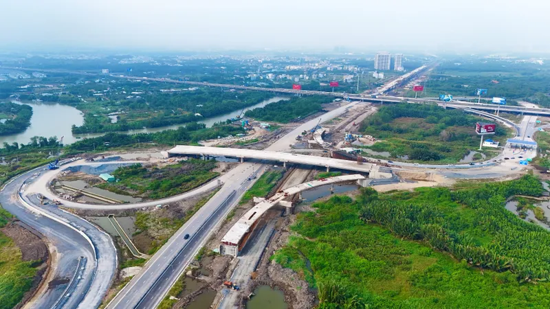 Nút giao kết nối Vành đai 3, cao tốc Bến Lức - Long Thành và TPHCM - Trung Lương tại cửa ngõ Tây TPHCM vừa thông xe kỹ thuật