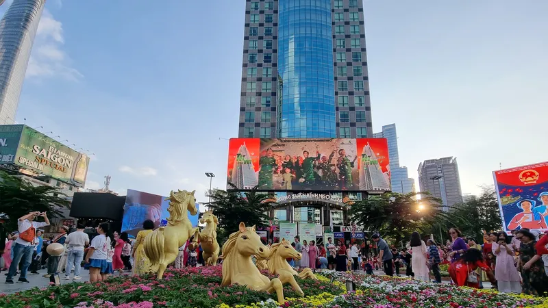 Vietcombank tiếp tục đồng hành cùng Đường hoa Nguyễn Huệ 2026, góp sắc xuân giữa lòng TPHCM