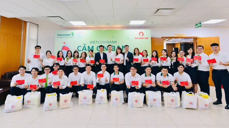 Tập thể cán bộ, người lao động Vietcombank TPHCM hưởng ứng chương trình hiến máu tình nguyện Chủ Nhật Đỏ năm 2026, đóng góp 222 đơn vị máu cho ngân hàng máu thành phố