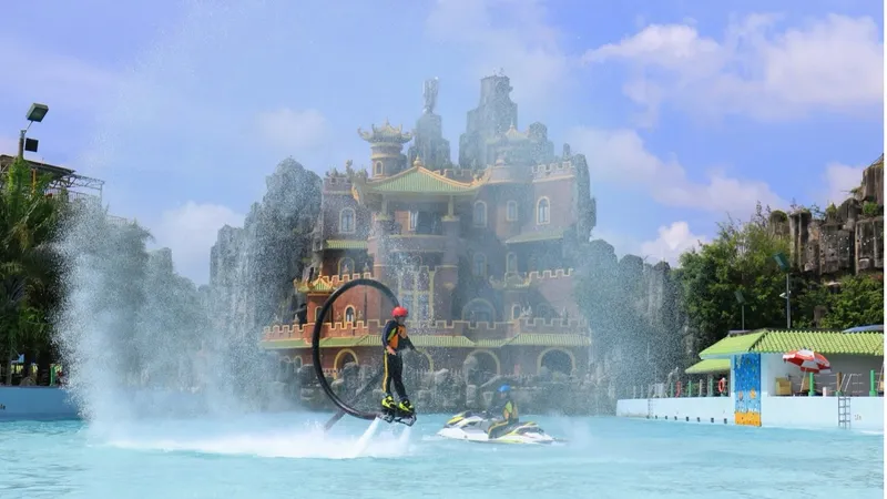Biểu diễn Flyboard sôi động vào dịp cuối tuần, tạo điểm nhấn hấp dẫn tại khu biển Đại Nam