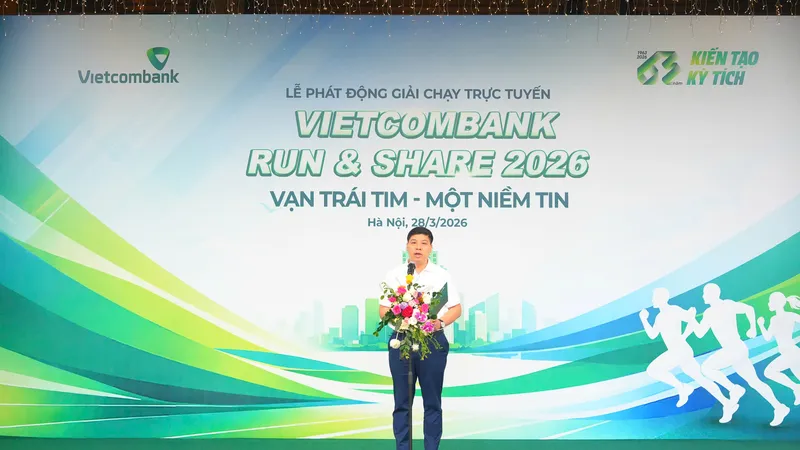 Ông Hồng Quang, Thành viên HĐQT, Chủ tịch Công đoàn Vietcombank phát biểu khai mạc Giải chạy