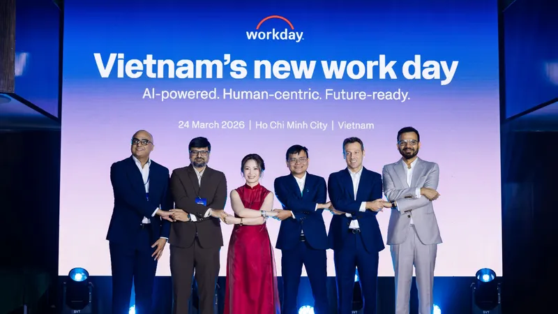 Ông Đoàn Hải Nam (thứ 3 từ phải qua), Giám đốc Công nghệ VSOL trong sự kiện Workday ra mắt tại Việt Nam