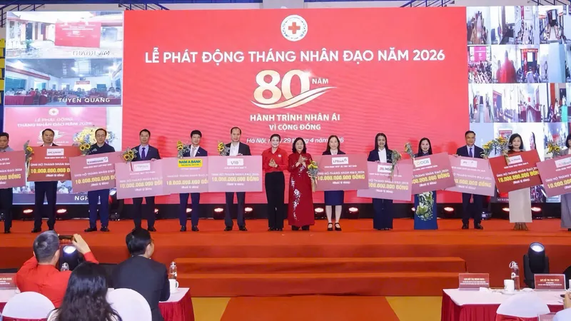 Nam A Bank trao tặng 10 tỷ đồng, lan tỏa tinh thần tương thân tương ái đến cộng đồng