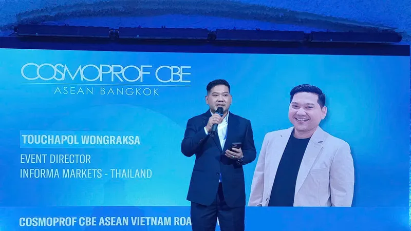 Ông Touchapol Wongraksa, Giám đốc Informa Markets Thái Lan chia sẻ thông tin tại buổi họp báo