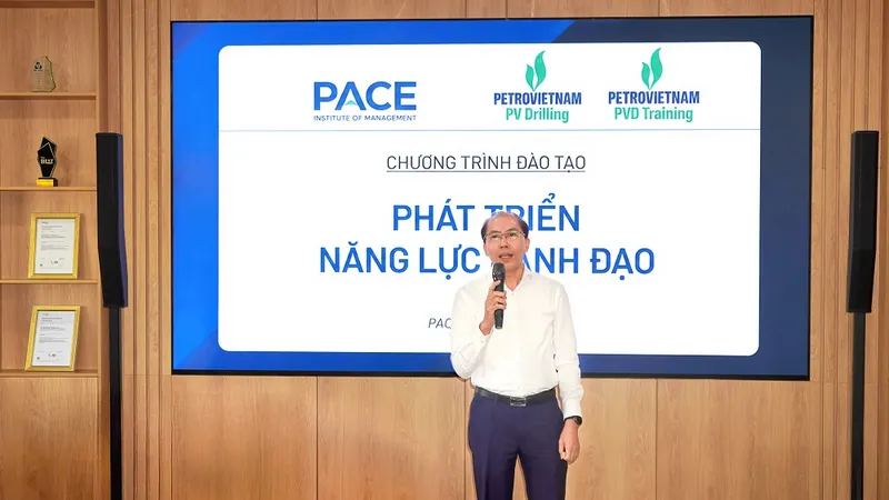 Ông Đỗ Danh Rạng, Phó Tổng giám đốc PV Drilling phát biểu tại khóa học đầu tiên