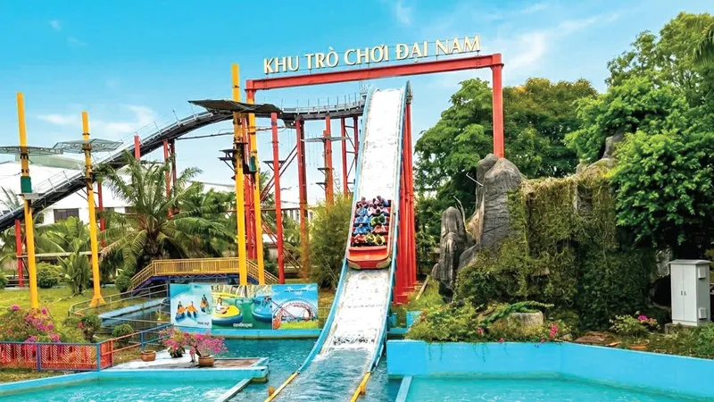 Trò chơi vượt thác mang đến cảm giác mạnh, thu hút đông đảo du khách tham gia