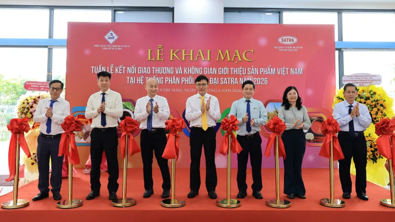 Các đại biểu thực hiện nghi thức khai mạc