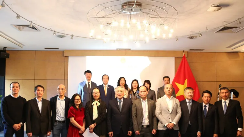 Lễ ra mắt Hội Trí thức Việt Nam tại Bỉ và Luxembourg (ViLaB)