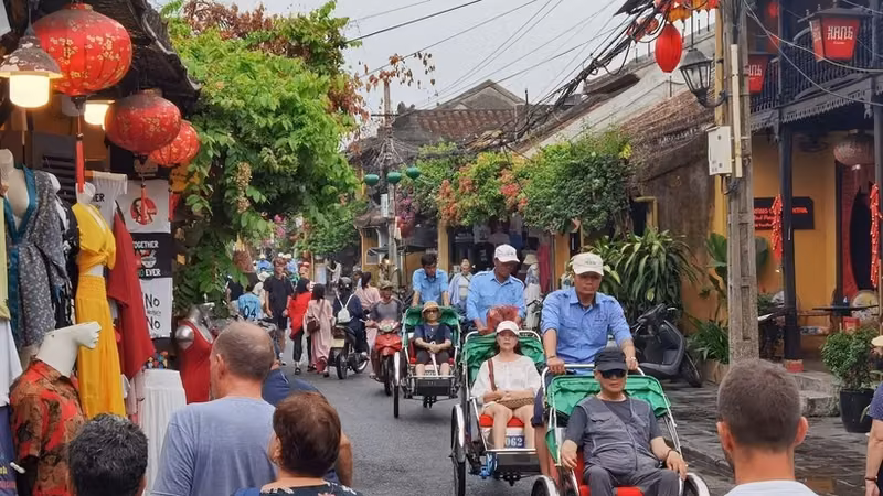 越南旅游业继续以一系列新纪录留下深刻印记，在游客量、收入及旅游产品多样性方面实现跨越式增长。图：越通社