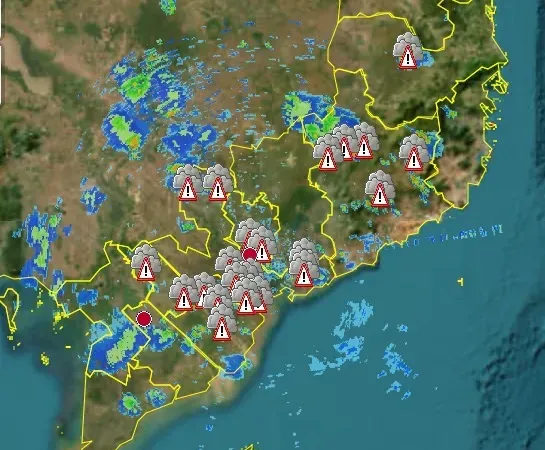 10月3日下午，南部地区正在形成对流雷雨云团。图：气象水文局下午3时天气雷达画面截图
