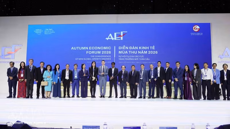 出席2026年英越商业论坛的代表合影。图自越通社