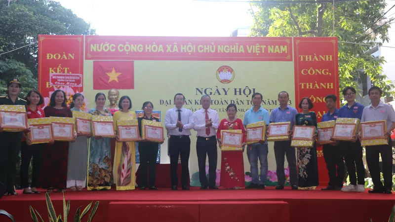 Vận động người dân tích cực bảo vệ môi trường
