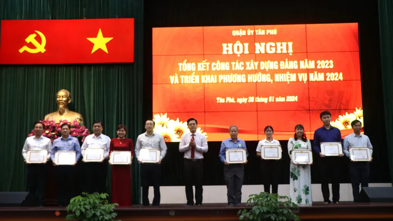 Tiếp tục phát huy tính đoàn kết, phối hợp chặt chẽ trong công tác xây dựng Đảng