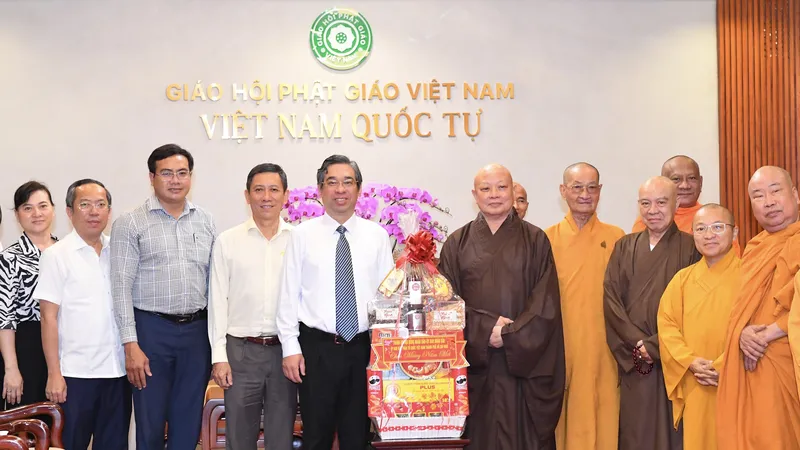 Lãnh đạo TPHCM thăm các vị chức sắc, chức việc và cơ sở tôn giáo dịp Tết Nguyên đán 2024