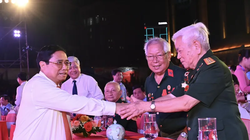 Thủ tướng tham dự cầu truyền hình kỷ niệm 70 năm Chiến thắng Điện Biên Phủ tại TPHCM