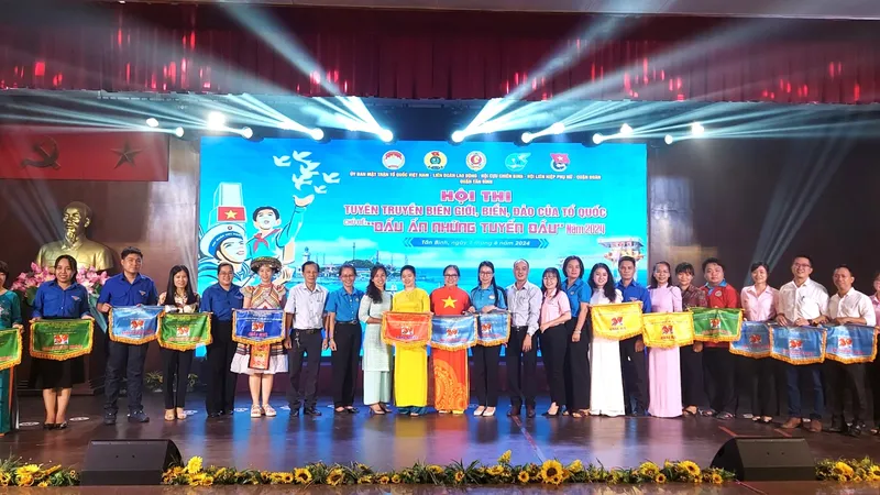 Quận Tân Bình tiếp nhận 1,5 tỷ đồng ủng hộ Quỹ "Vì biển đảo quê hương - Vì tuyến đầu Tổ quốc"