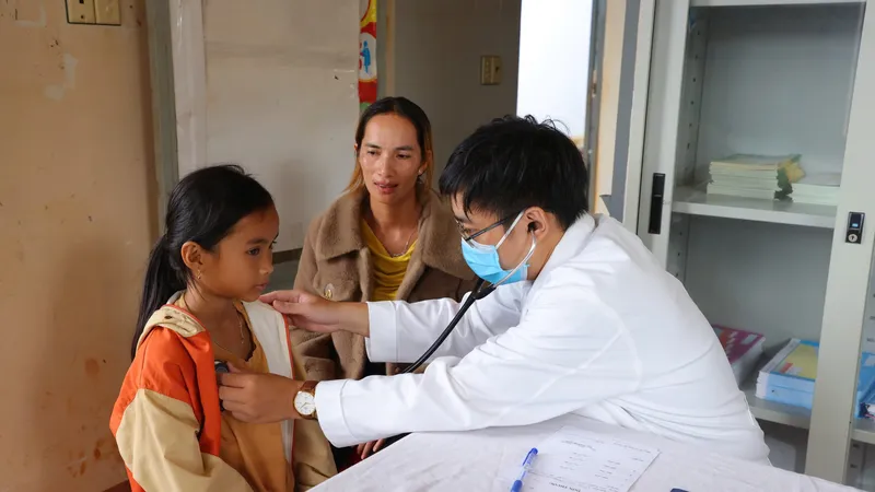 Khám bệnh, cấp thuốc cho đồng bào dân tộc thiểu số tại tỉnh Đắk Nông