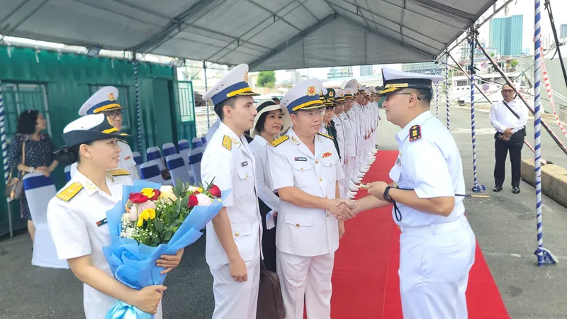 Tàu hải quân Indonesia thăm hữu nghị Việt Nam