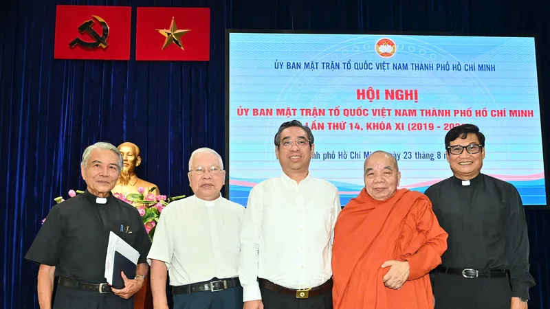 Chung sức, đồng lòng thi đua, góp phần thiết thực nâng cao đời sống vật chất, tinh thần của người dân
