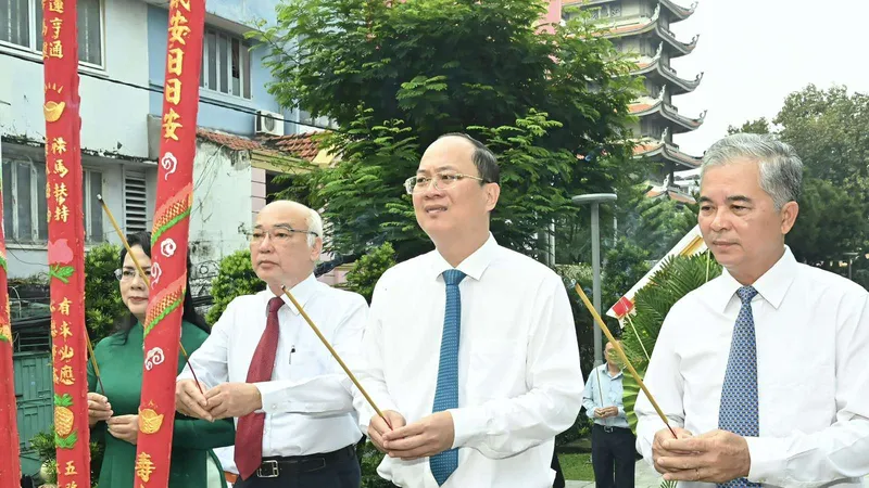 TPHCM dâng hoa, dâng hương tưởng niệm Anh hùng Lực lượng vũ trang nhân dân, liệt sĩ Nguyễn Văn Trỗi