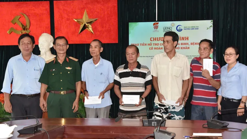 TPHCM: Gửi trao những phần quà nghĩa tình đến thương binh, bệnh binh 