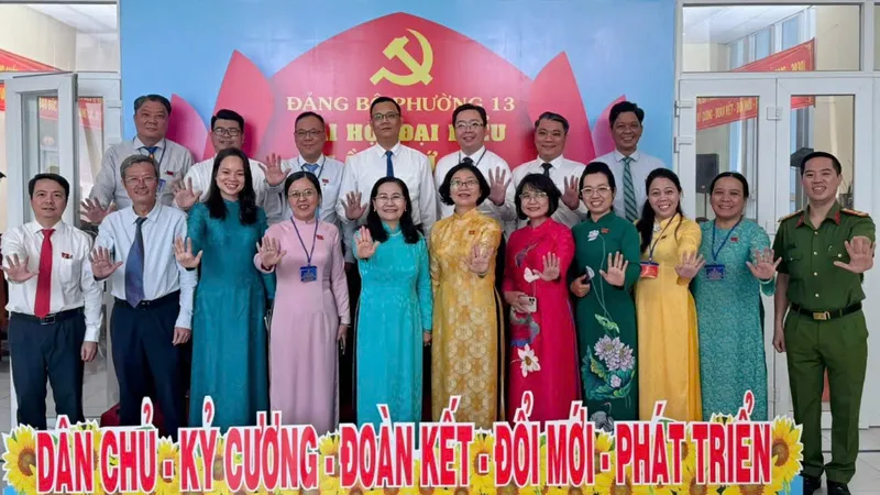 Tập trung xây dựng Đảng bộ phường trong sạch, vững mạnh